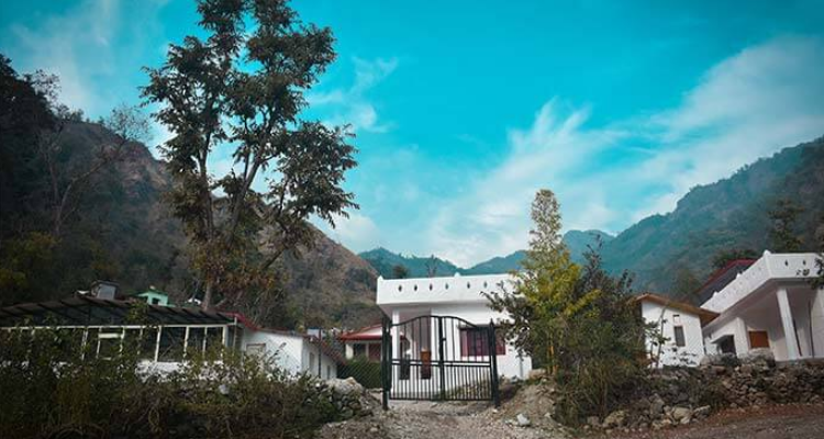 200 & 300 hr Ayurveda yoga teacher training course in Rishikesh India