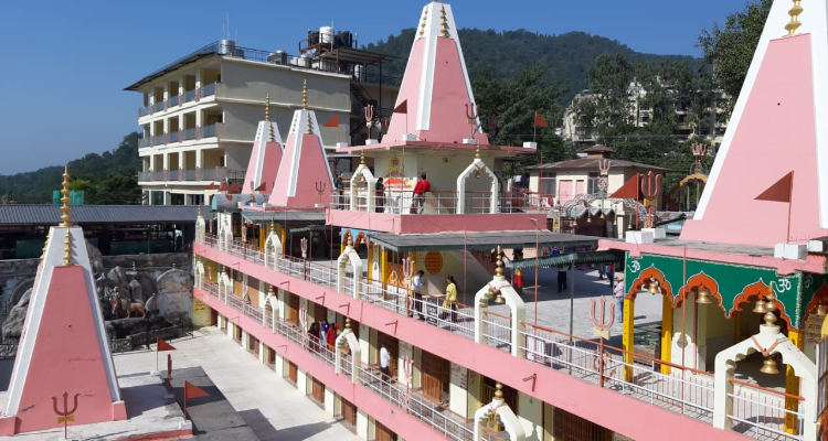 200 hours Hatha and Vinyasa yoga teacher training in Rishikesh