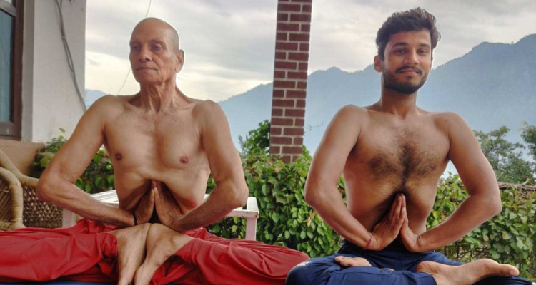 200 hour Hatha and Ashtanga yoga teacher training Course in Rishikesh, India